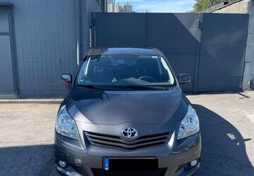 Toyota Verso 82.000 km 6.999 &euro; Duisburg 47166
