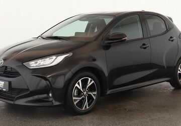 Toyota Yaris 16.100 km 21.984 &euro; Düsseldorf 40233