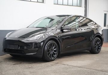 Tesla Model Y 97.866 km 32.950 &euro; Mönchengladbach 41236